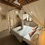 - Il Casale Toscano - 1900 Meters From The Leaning Tower Of Pisa - Checkin From 3 Pm - Room Rental Only - No Breakfast - Free Parking - Pisa