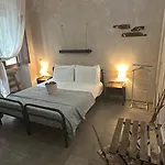 Landhaus - Il Casale Toscano - 1900 Meters From The Leaning Tower Of Pisa - Checkin From 3 Pm - Room Rental Only - No Breakfast - Free Parking -