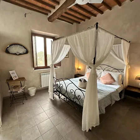 Casa de Campo - Il Casale Toscano - 1900mt From The Tower Of & Trains Station - Free Parking - No Breakfast - No Air Conditioning But Fan - Only Self Check-in Access From 3 Pm