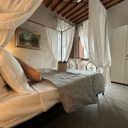 - Il Casale Toscano - 1900mt From The Tower Of & Trains Station - Free Parking - No Breakfast - No Air Conditioning But Fan - Only Self Check-in Access From 3 Pm
