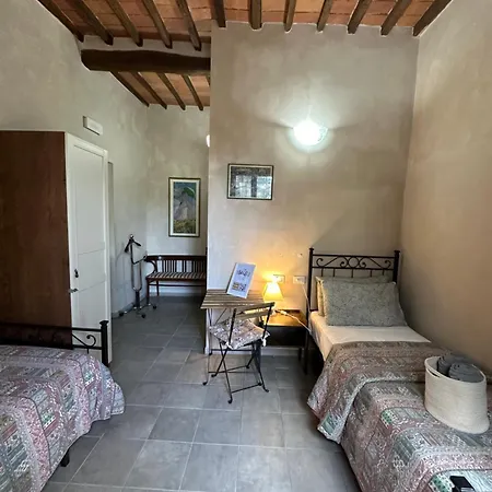 - Il Casale Toscano - 1900mt From The Tower Of & Trains Station - Free Parking - No Breakfast - No Air Conditioning But Fan - Only Self Check-in Access From 3 Pm ピサ