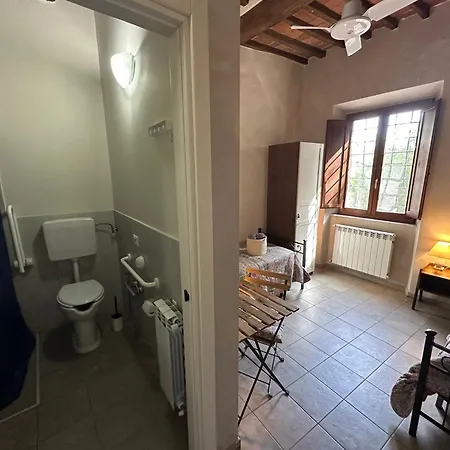 - Il Casale Toscano - 1900mt From The Tower Of & Trains Station - Free Parking - No Breakfast - No Air Conditioning But Fan - Only Self Check-in Access From 3 Pm * Pisa