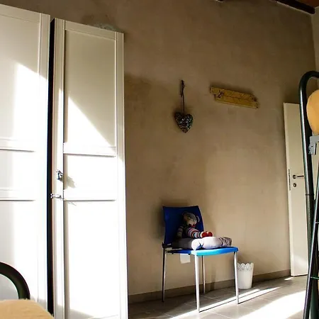 - Il Casale Toscano - 5 Minutes By Car From Tower - Check In From 3 Pm - Only With Fan - No Breakfast & No Fridge - Free Parking - Séjour à la campagne *