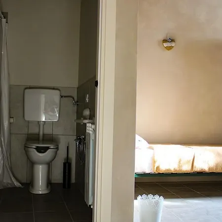 - Il Casale Toscano - 5 Minutes By Car From Tower - Check In From 3 Pm - Only With Fan - No Breakfast & No Fridge - Free Parking - Séjour à la campagne